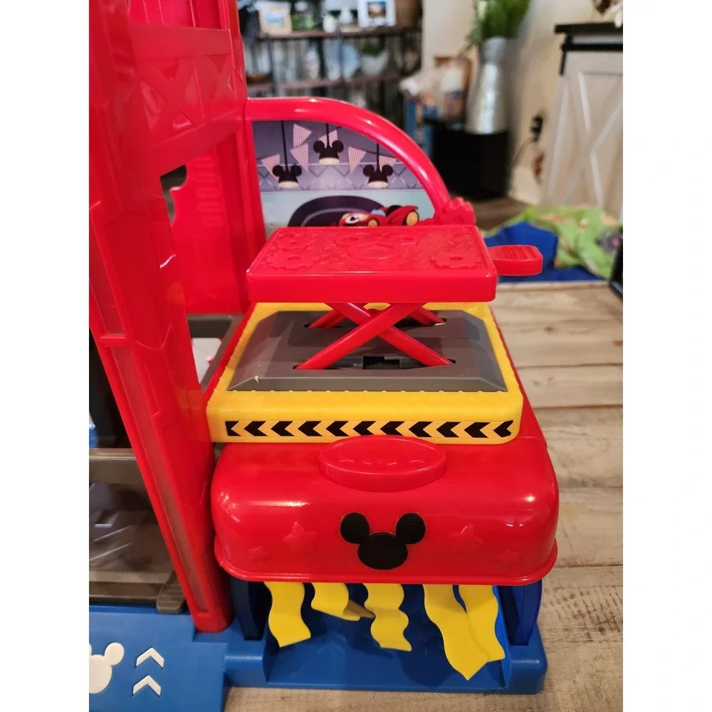 Mickey Mouse Ready to Race Garage Toy Car Race Disney